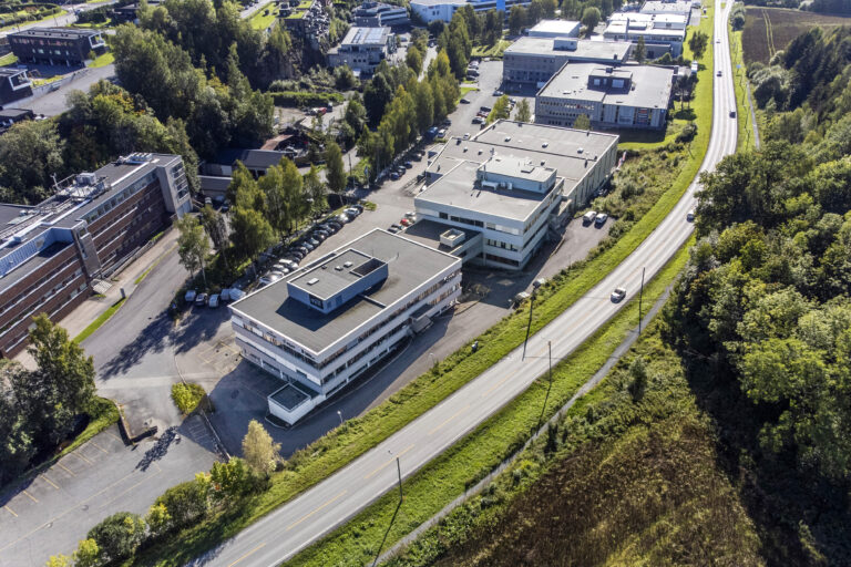 Flyfoto av Grini Næringspark 10 og 12